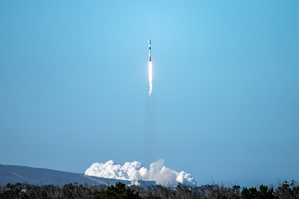 Архивска фотографија од лансирање Falcon 9 со Starlink, 18 август 2025
