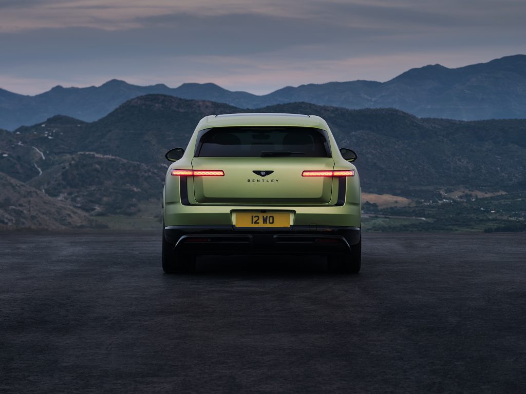 Задниот дел на Bentley Torcal S.